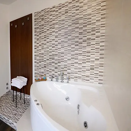 Donna Matilde بيسكوكوستانزو